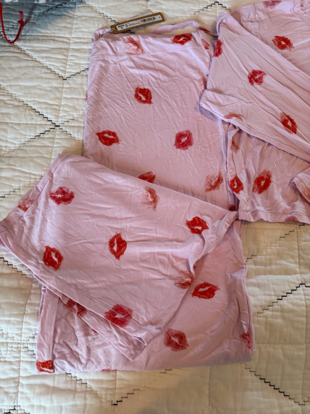SKIMS Cherry Blossom Long-Sleeve Lip-Print Lounge Top and Pants - Picture 2 of 4